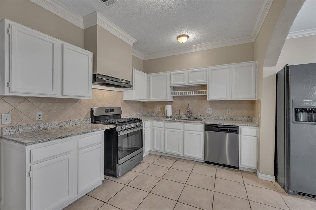 401 Magnolia Street Arlington, TX 76012 - Photo 11 of 32