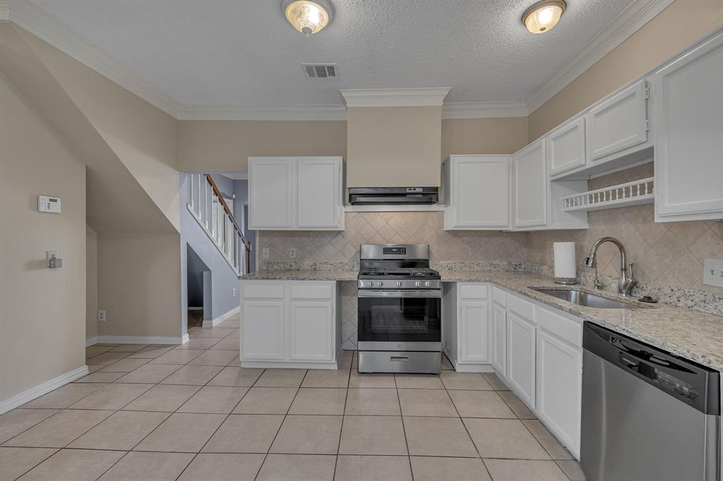 401 Magnolia Street Arlington, TX 76012 - Photo 12 of 32