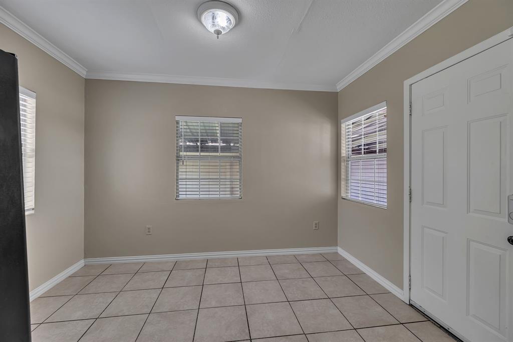 401 Magnolia Street Arlington, TX 76012 - Photo 13 of 32