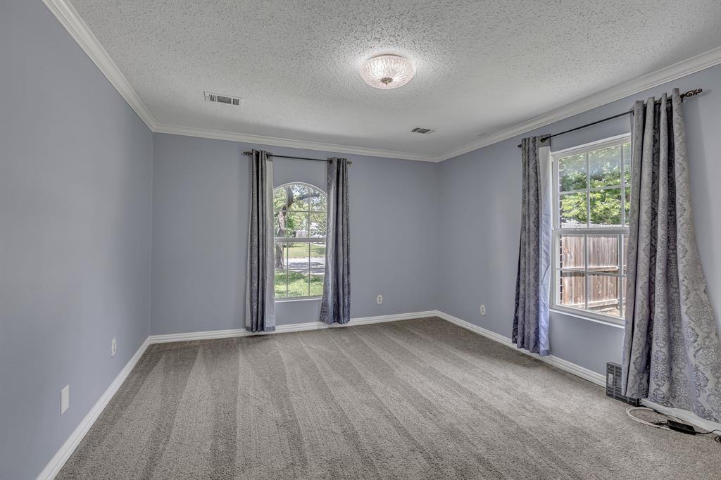 401 Magnolia Street Arlington, TX 76012 - Photo 15 of 32