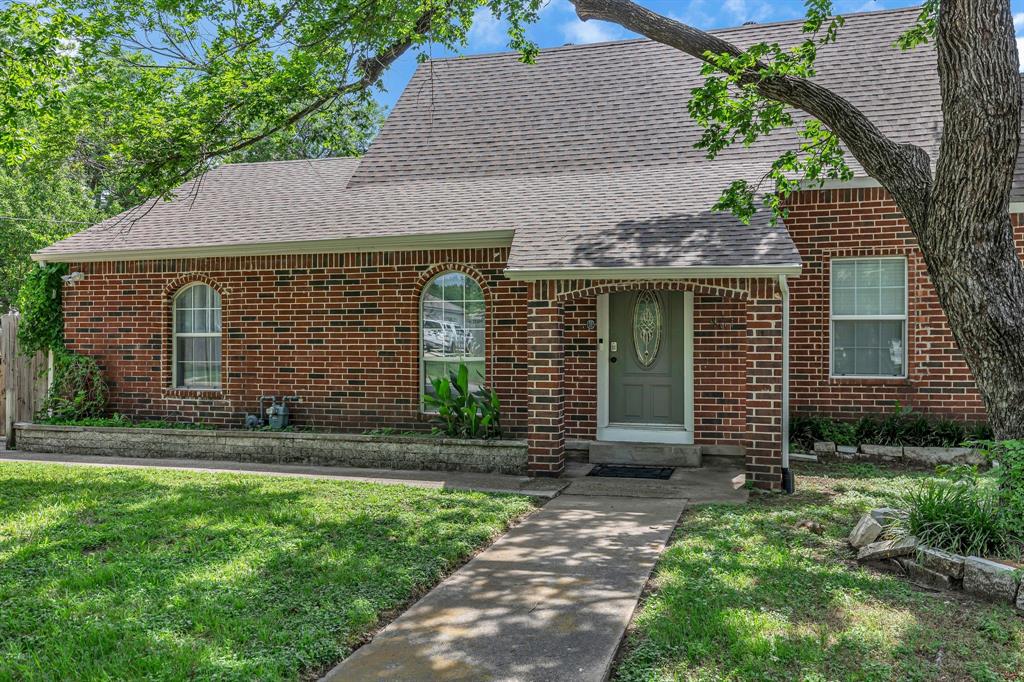 401 Magnolia Street Arlington, TX 76012 - Photo 4 of 32