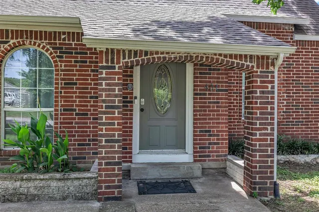 $319,900 | 401 Magnolia Street, Arlington, TX 76012