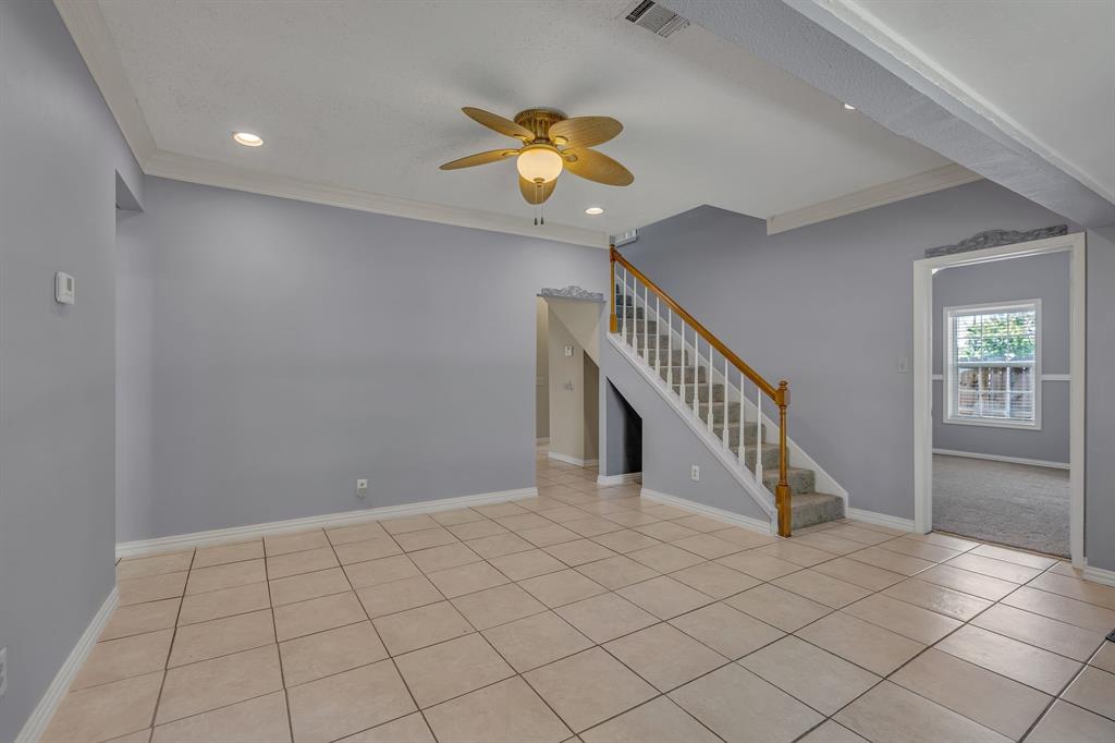 401 Magnolia Street Arlington, TX 76012 - Photo 8 of 32