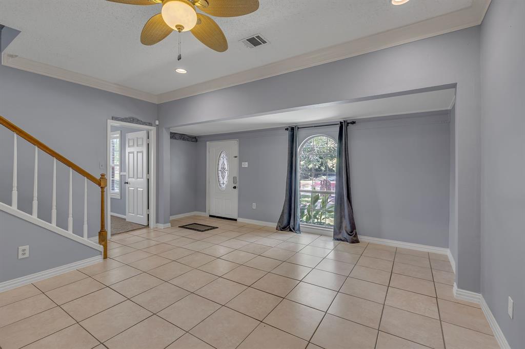 401 Magnolia Street Arlington, TX 76012 - Photo 9 of 32