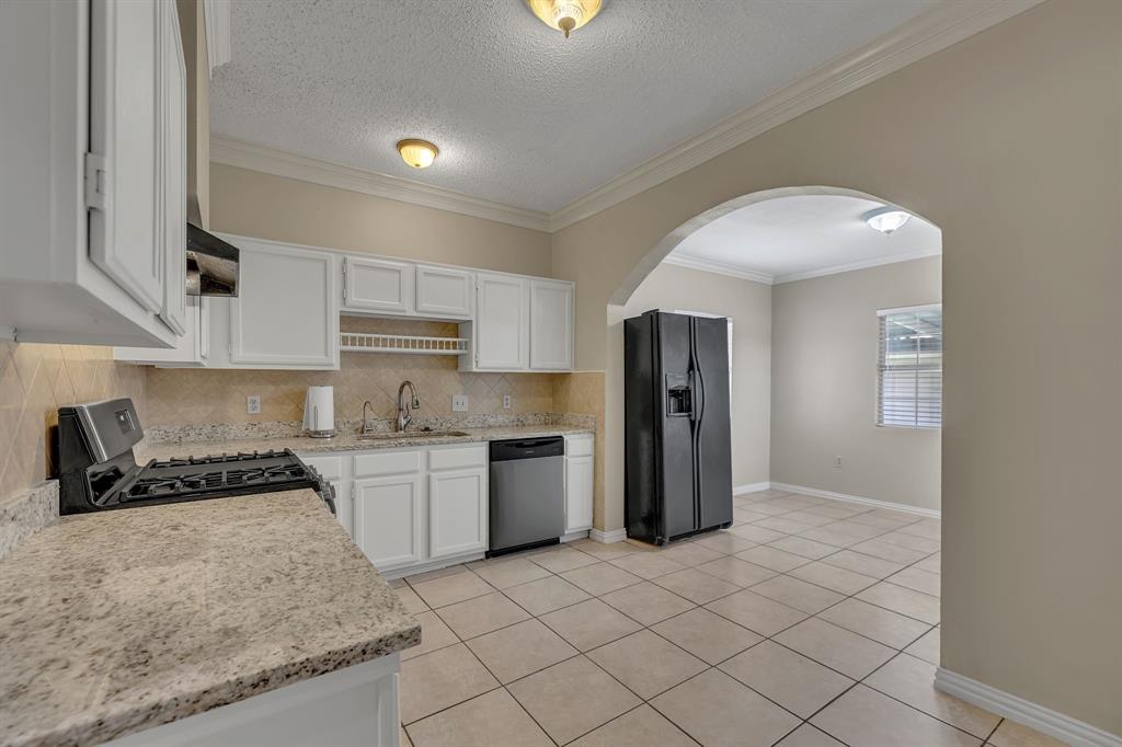 401 Magnolia Street Arlington, TX 76012 - Photo 10 of 32