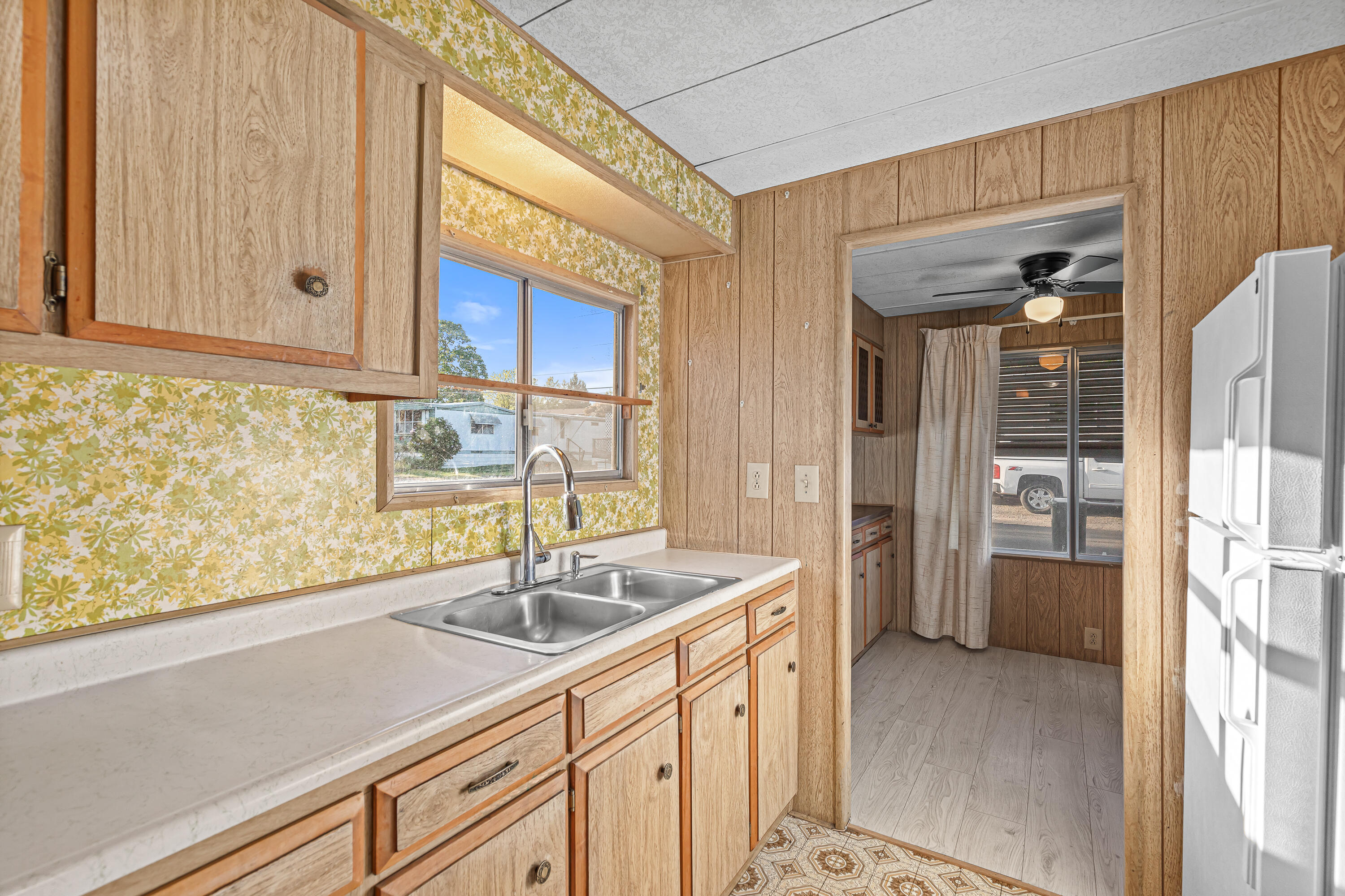 421 Stevens Road, Unit 21 Eagle Point, OR 97524 - Photo 10 of 25 9R9A2488