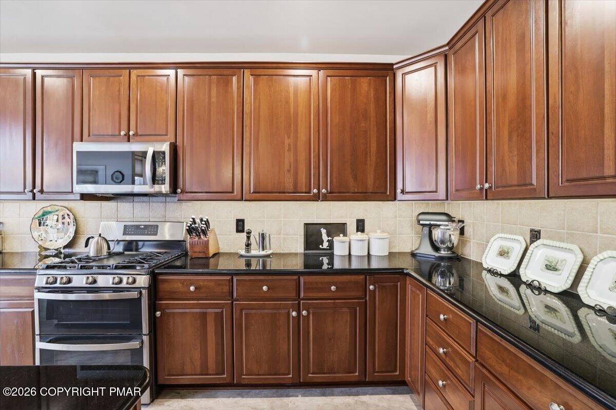 1733 Big Ridge Drive East Stroudsburg, PA 18302 - Photo 12 of 51 Kitchen