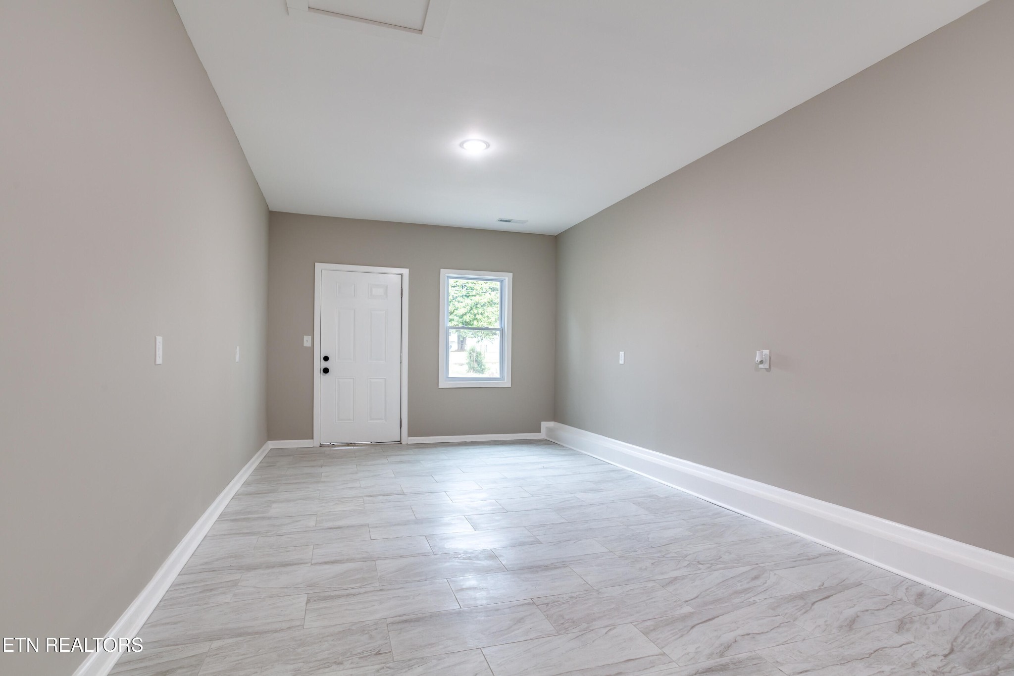 5715 Brown Gap Road Knoxville, TN 37918 - Photo 17 of 37 a view of an empty room with a window