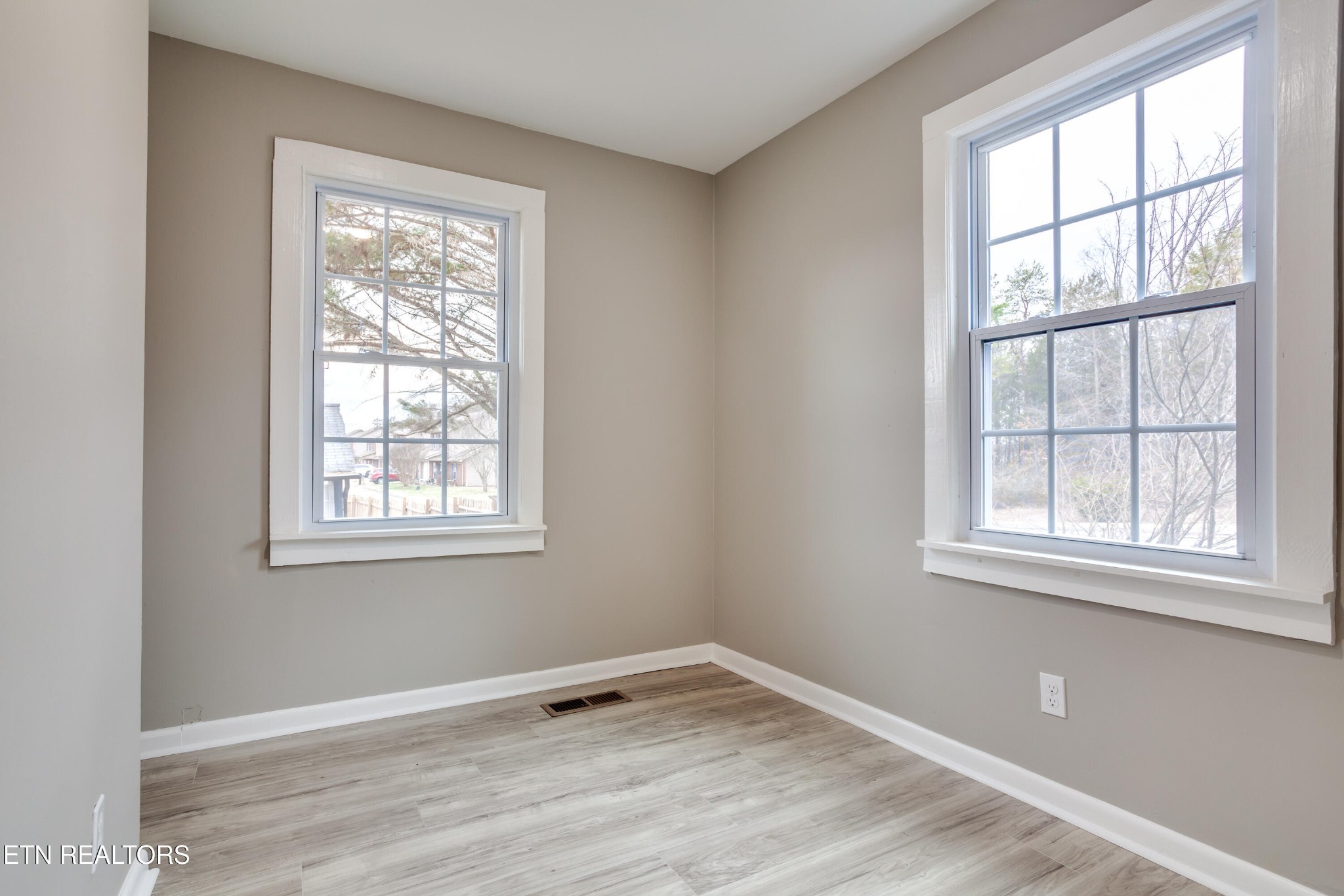 5715 Brown Gap Road Knoxville, TN 37918 - Photo 23 of 37 an empty room with a window