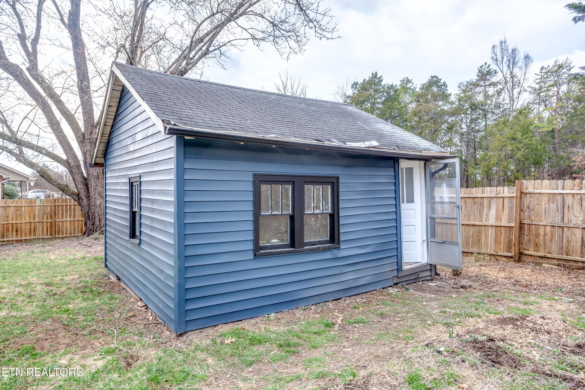 5715 Brown Gap Road Knoxville, TN 37918 - Photo 32 of 37 a view of a small house and yard with wooden fence