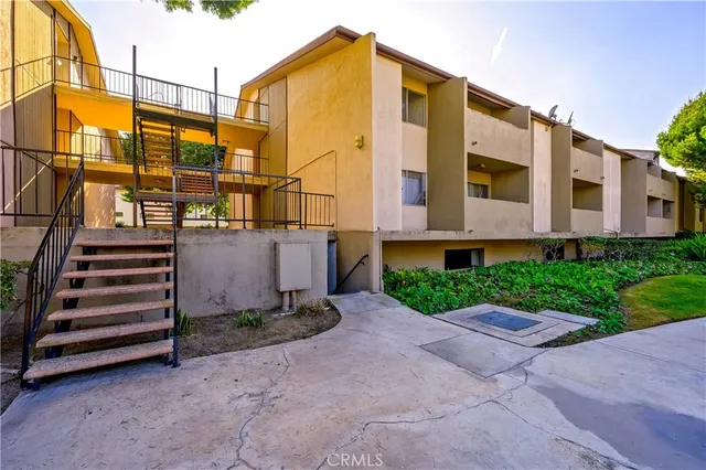 $520,000 | 278 North Wilshire Avenue, Unit B21, Anaheim, CA 92801