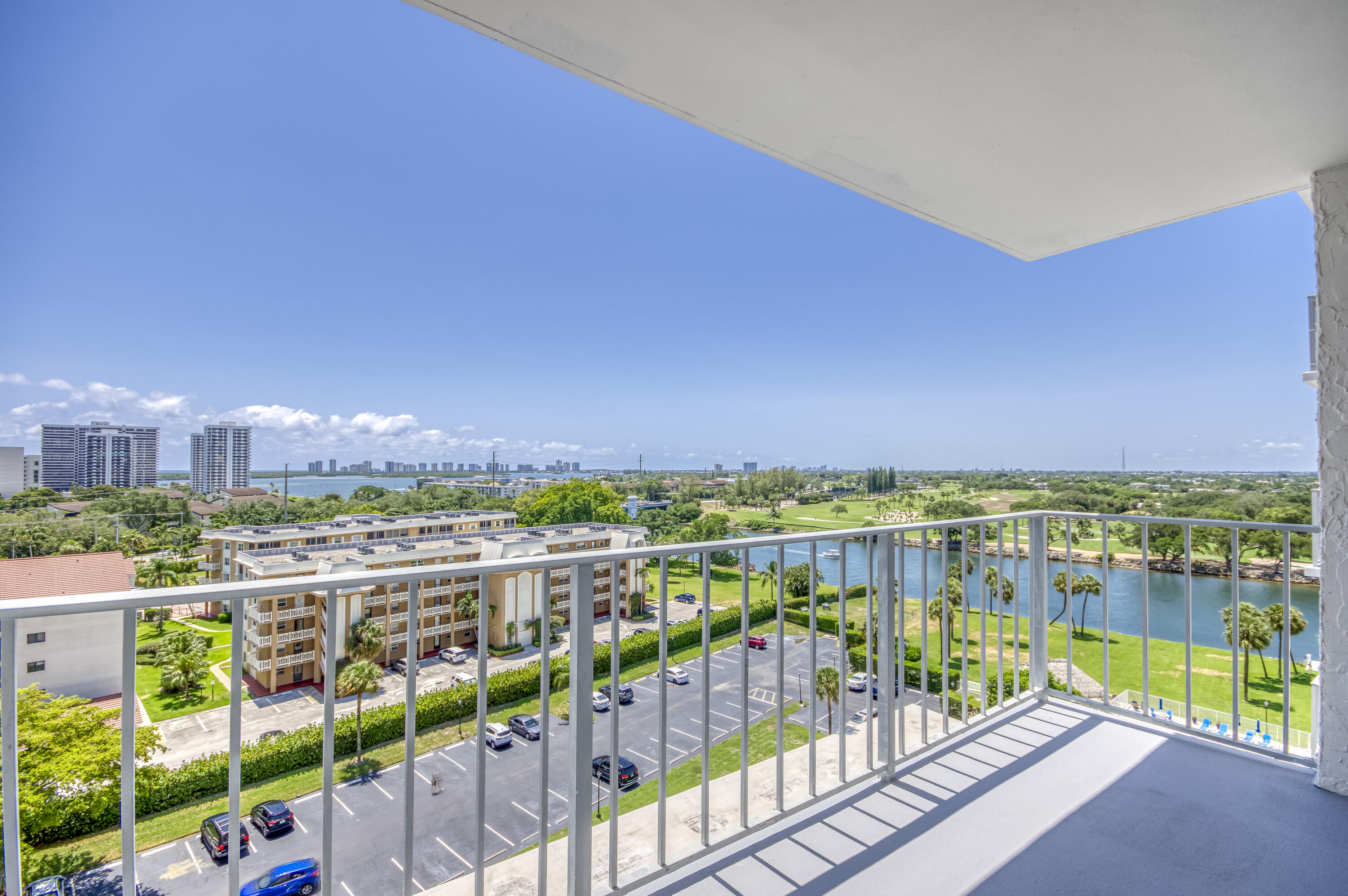 336 Golfview Road, Unit 1011 North Palm Beach, FL 33408 - Photo 4 of 43 IMG-32