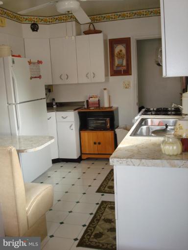 5400 Park Road Brooklyn, MD 21225 - Photo 22 of 30 Kitchen