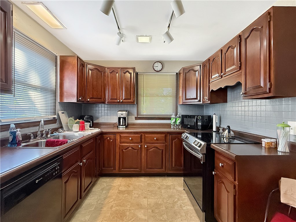 4 Southern Drive Decatur, IL 62521 - Photo 4 of 21 Gallery Image 4