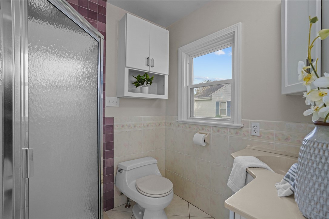 397 County Road Barrington, RI 02806 - Photo 35 of 45 Primary bath