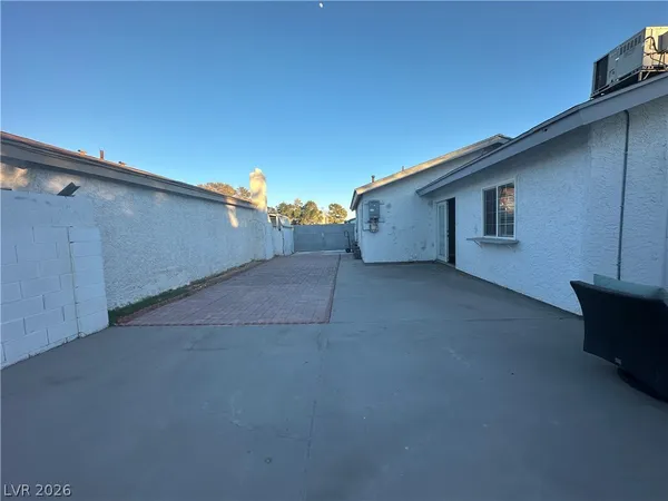 $2,450 | 3955 Redwood Street, Las Vegas, NV 89103