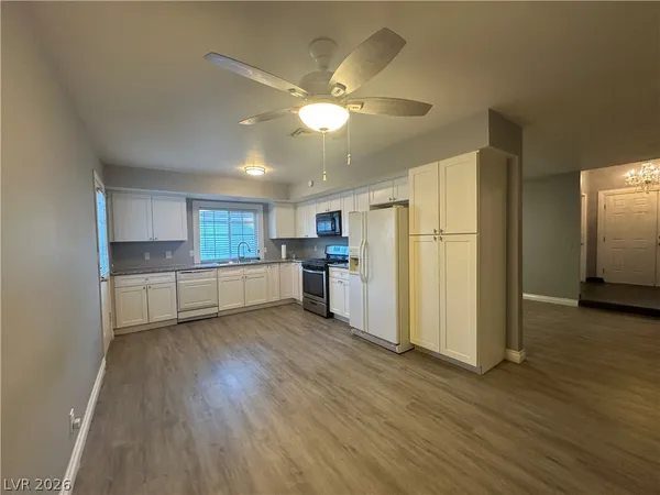 $2,450 | 3955 Redwood Street, Las Vegas, NV 89103