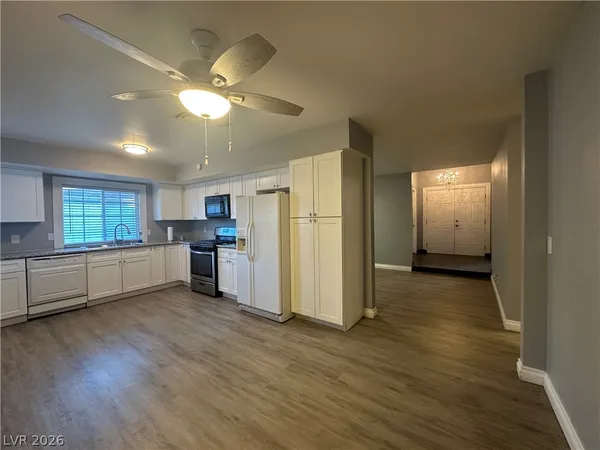 $2,450 | 3955 Redwood Street, Las Vegas, NV 89103