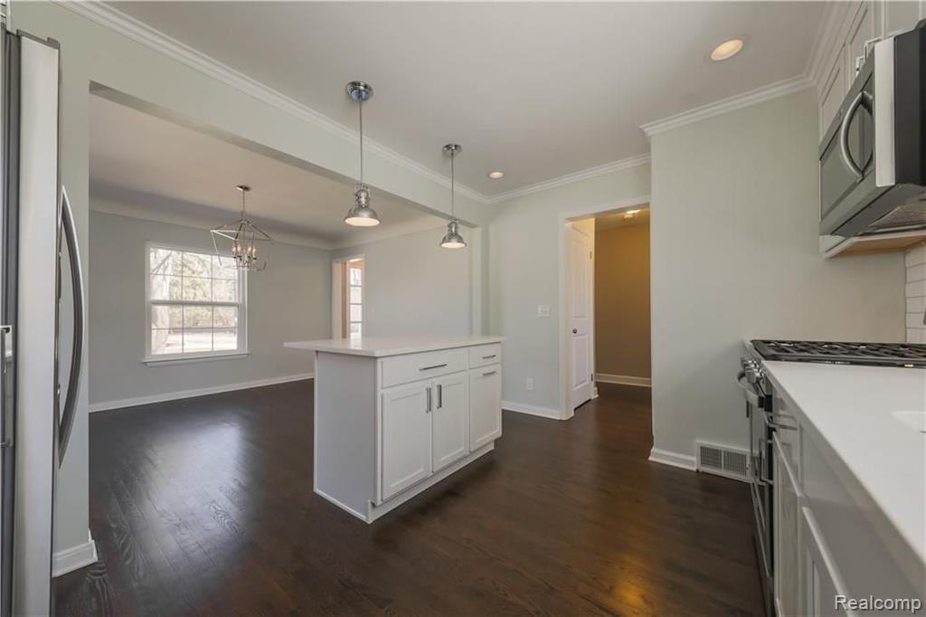 251 Lothrop Road Grosse Pointe Farms, MI 48236 - Photo 14 of 29