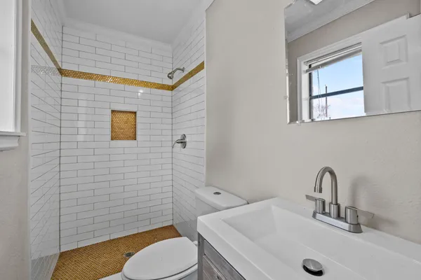 $239,999 | 1706 Avenue A, Danbury, TX 77534