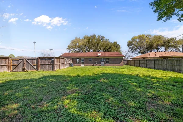 $239,000 | 1706 Avenue A, Danbury, TX 77534