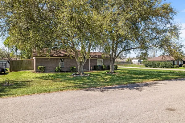 $239,999 | 1706 Avenue A, Danbury, TX 77534