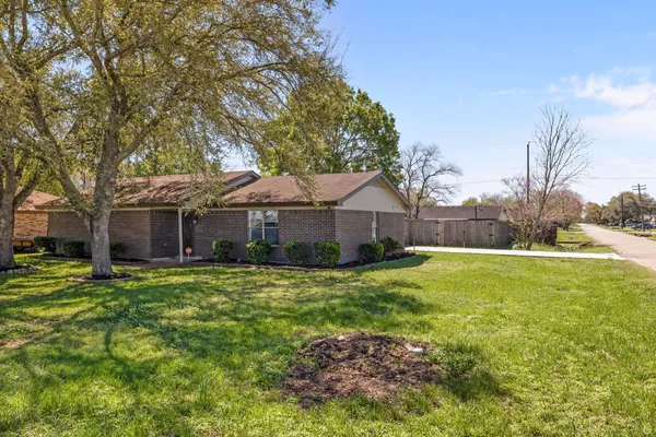 $239,999 | 1706 Avenue A, Danbury, TX 77534