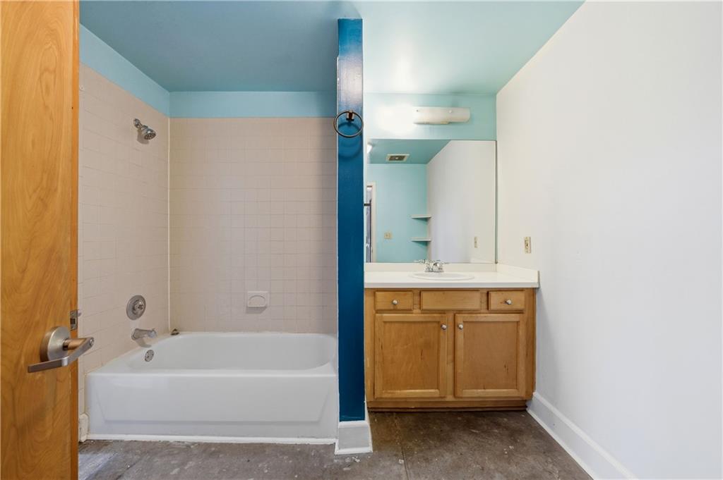 505 Whitehall Street Southwest, Unit 203 Atlanta, GA 30303 - Photo 19 of 36 a bathroom with a tub sink and mirror