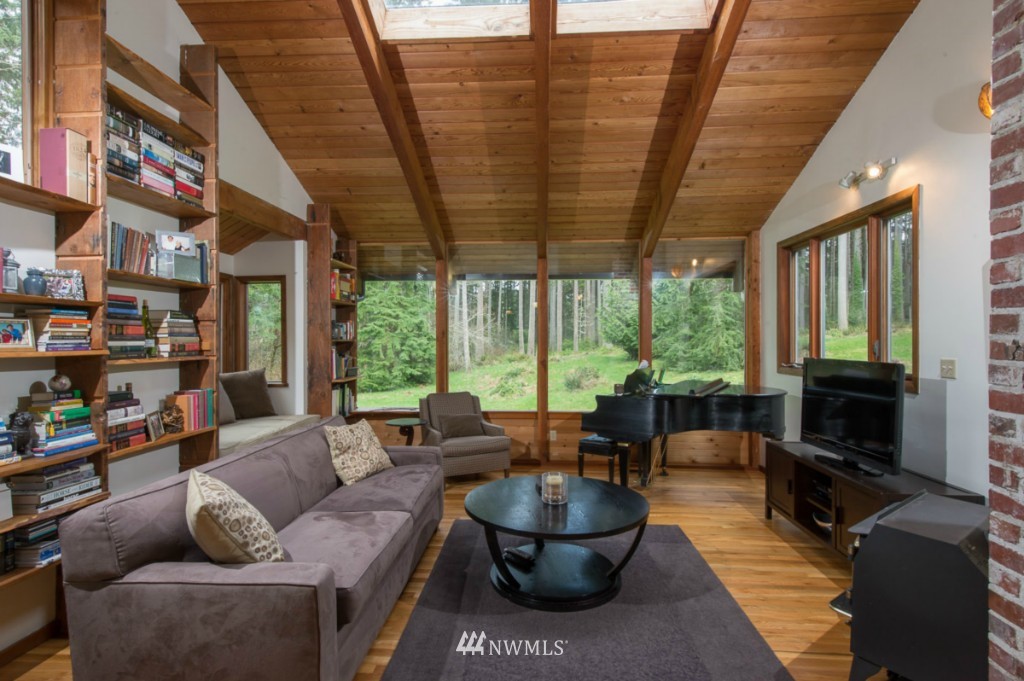 22738 Carey Road Southwest Vashon, WA 98070 - Photo 2 of 15