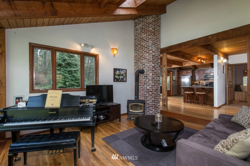 22738 Carey Road Southwest Vashon, WA 98070 - Photo 3 of 15