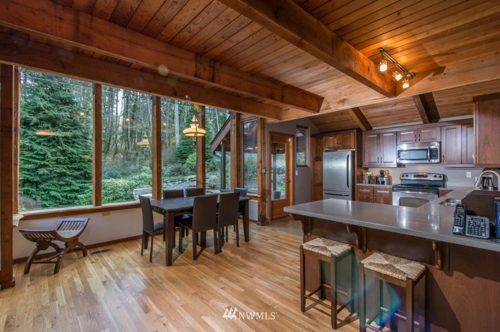 22738 Carey Road Southwest Vashon, WA 98070 - Photo 4 of 15