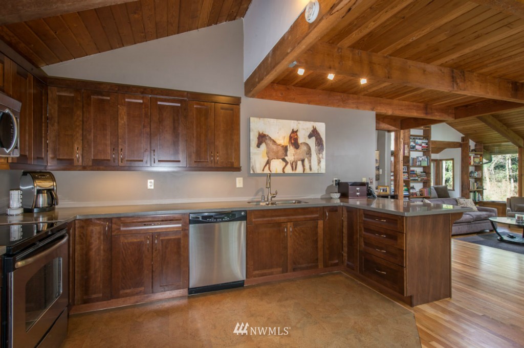 22738 Carey Road Southwest Vashon, WA 98070 - Photo 5 of 15