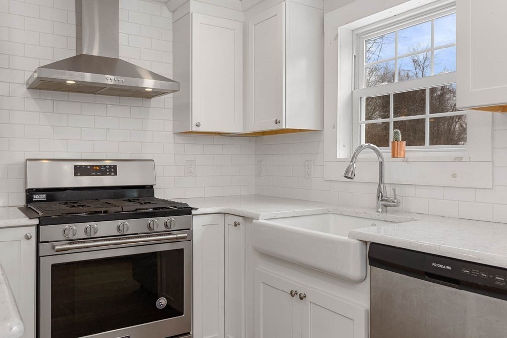 25 Leland Road North Reading, MA 01864 - Photo 7 of 40 Gallery Image 7