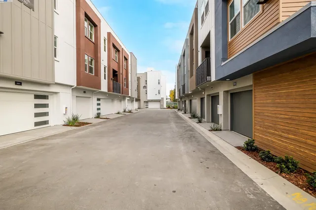 $990,360 | 2055 Clement Avenue, Alameda, CA 94501