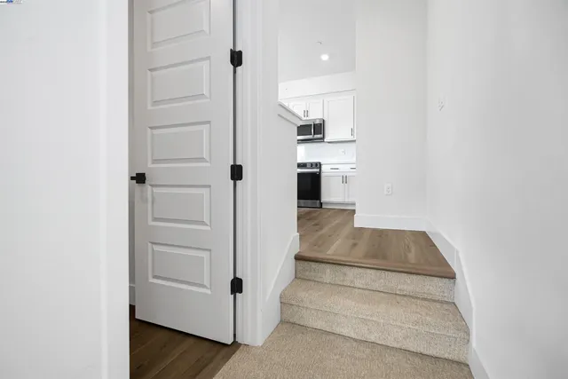 $990,360 | 2055 Clement Avenue, Alameda, CA 94501