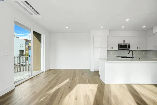 $990,360 | 2055 Clement Avenue, Alameda, CA 94501