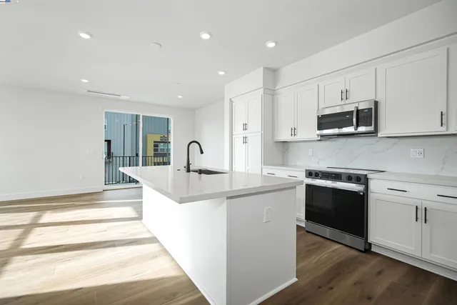 $990,360 | 2055 Clement Avenue, Alameda, CA 94501