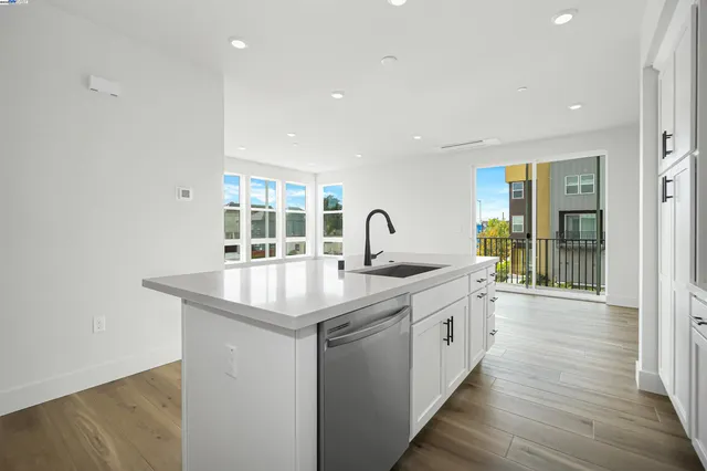 $990,360 | 2055 Clement Avenue, Alameda, CA 94501