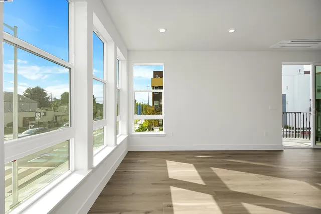 $990,360 | 2055 Clement Avenue, Alameda, CA 94501