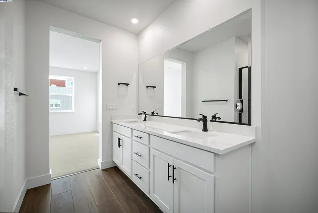 $990,360 | 2055 Clement Avenue, Alameda, CA 94501