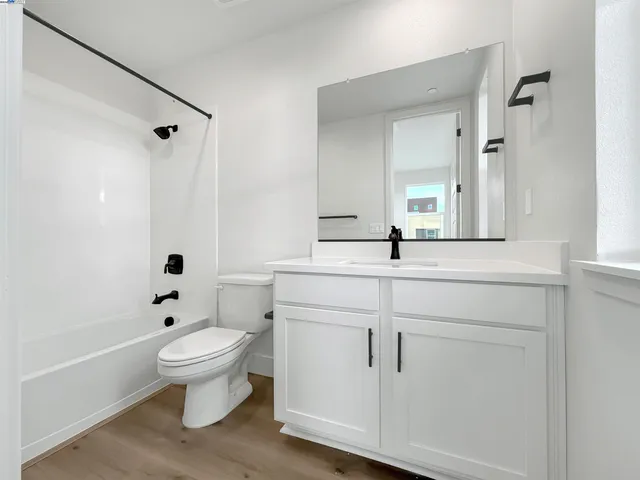 $990,360 | 2055 Clement Avenue, Alameda, CA 94501