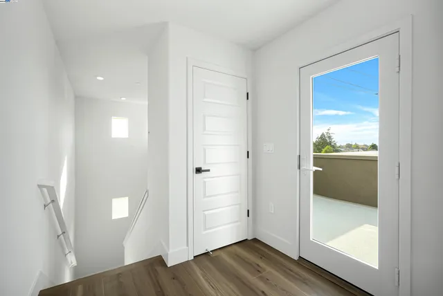 $990,360 | 2055 Clement Avenue, Alameda, CA 94501