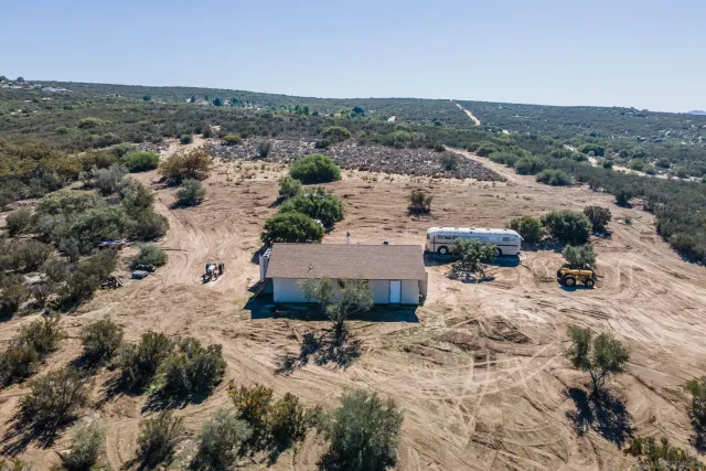 a picture of city view with mountain view
