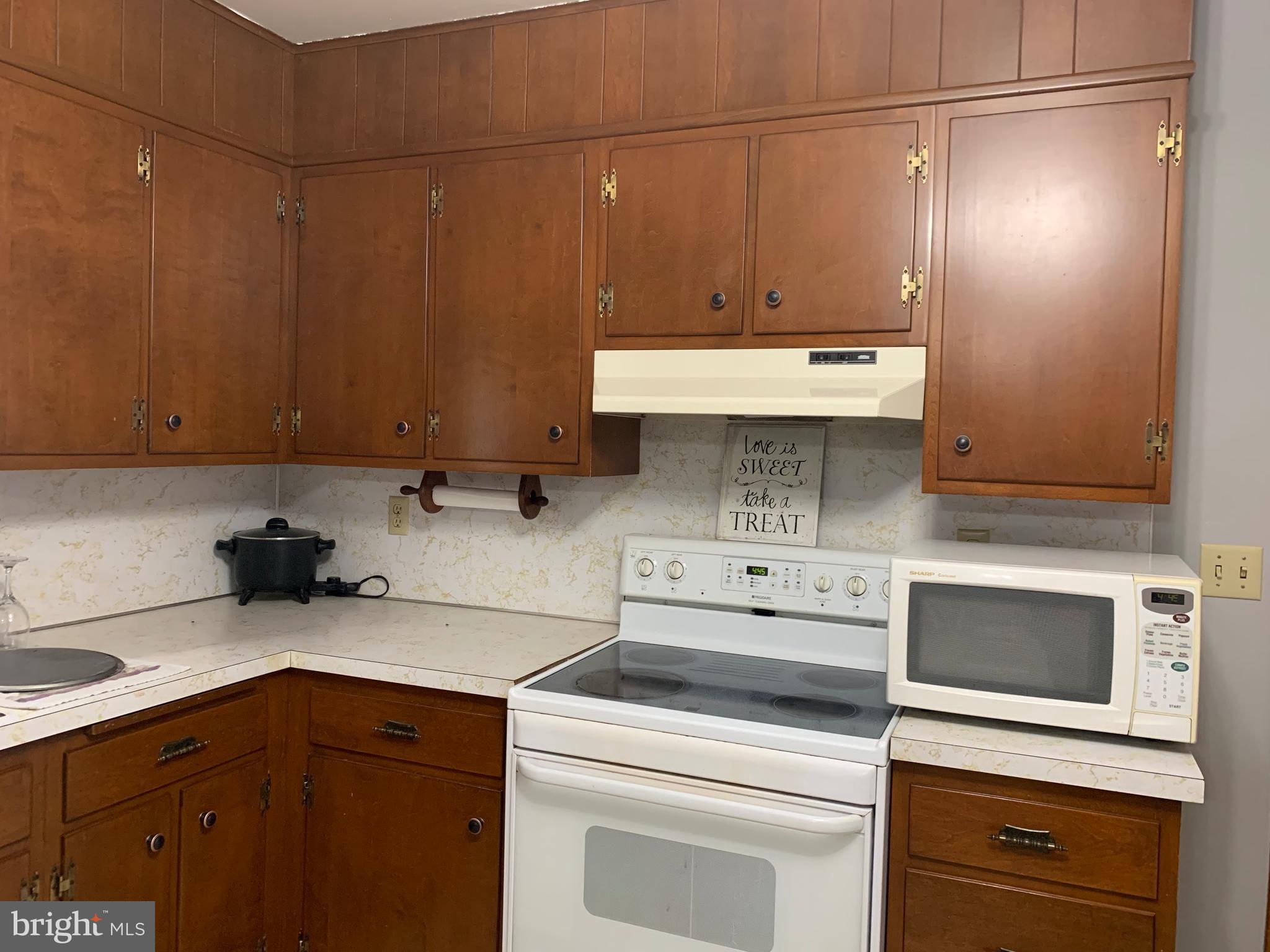 22 Golf Road Myerstown, PA 17067 - Photo 12 of 37 Kitchen