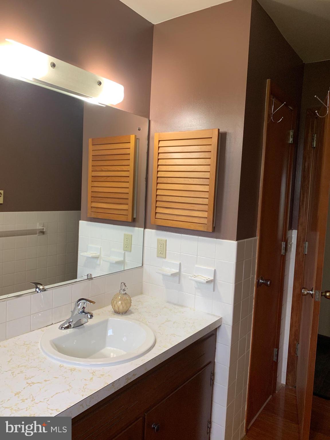 22 Golf Road Myerstown, PA 17067 - Photo 15 of 37 Another view of baqthroom