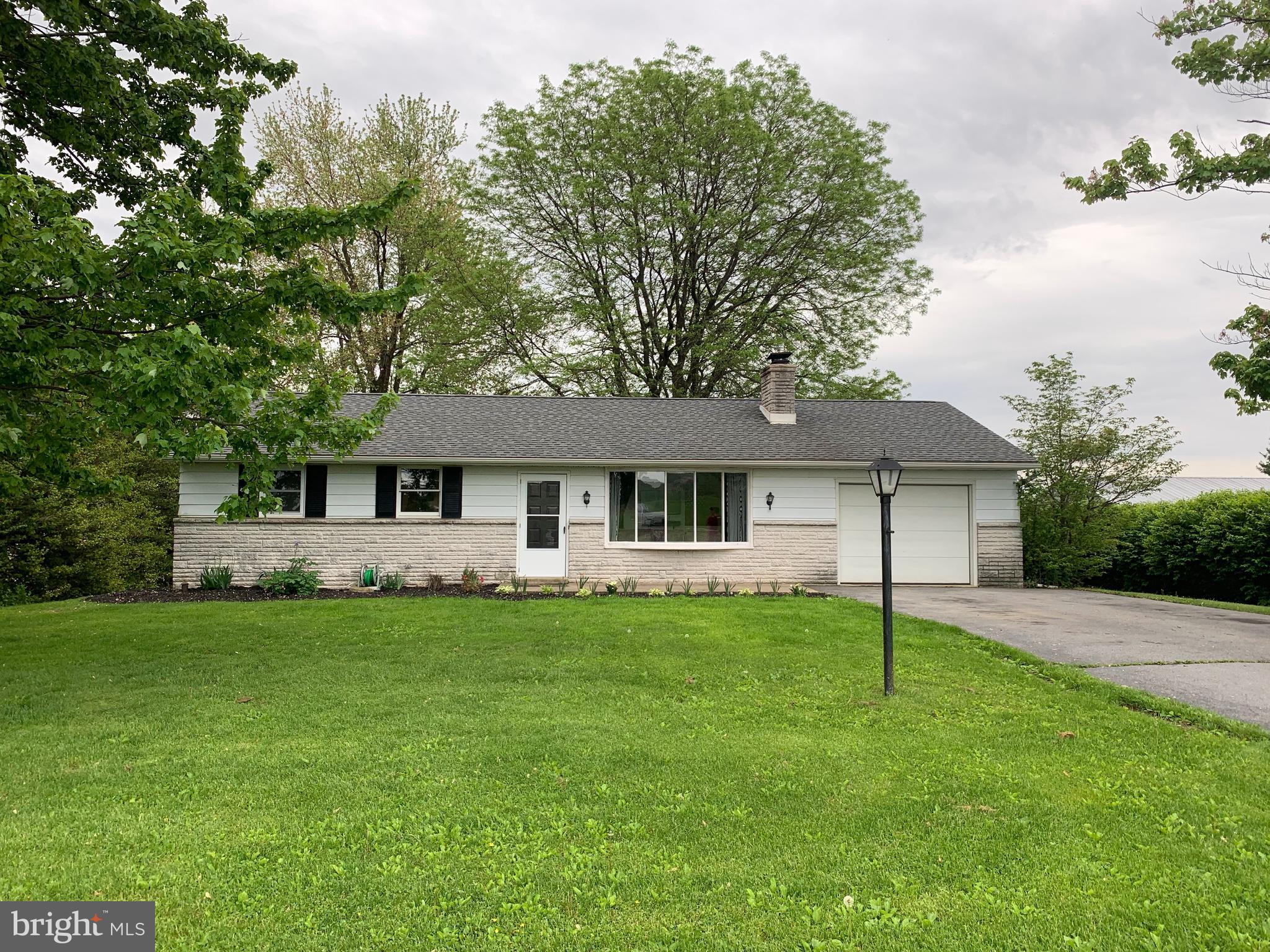 22 Golf Road Myerstown, PA 17067 - Photo 3 of 37 Front view of home