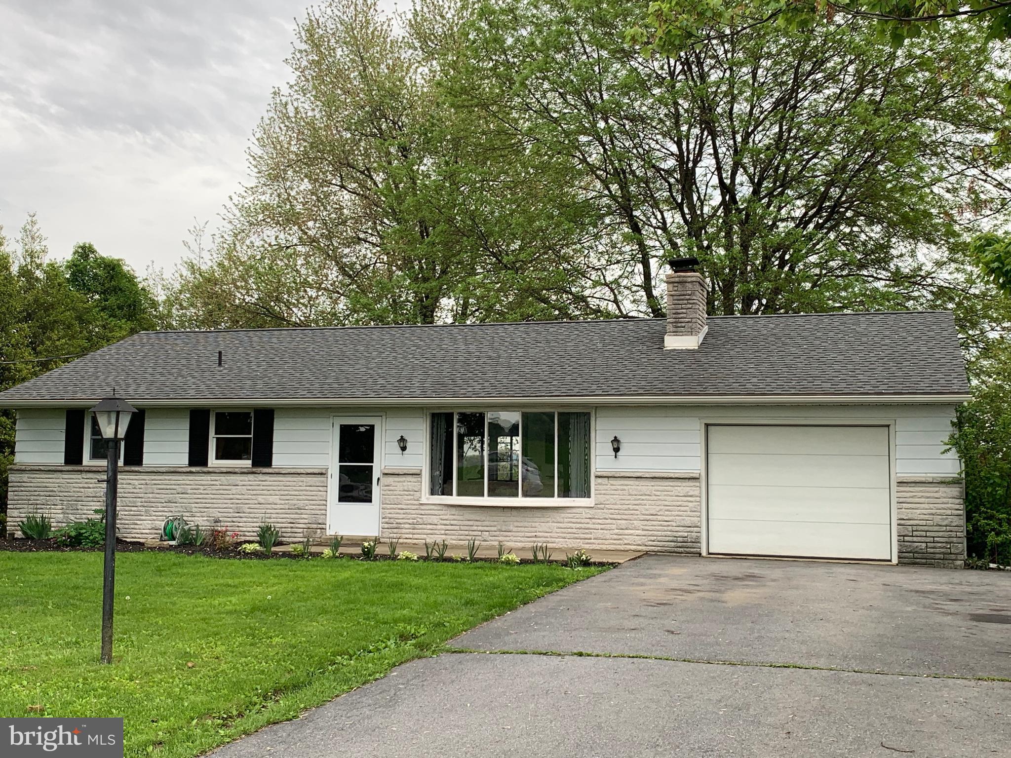 22 Golf Road Myerstown, PA 17067 - Photo 4 of 37 Approaching home