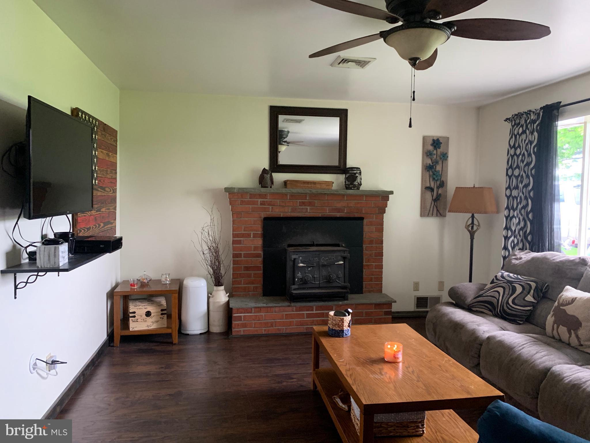 22 Golf Road Myerstown, PA 17067 - Photo 9 of 37 Living Room