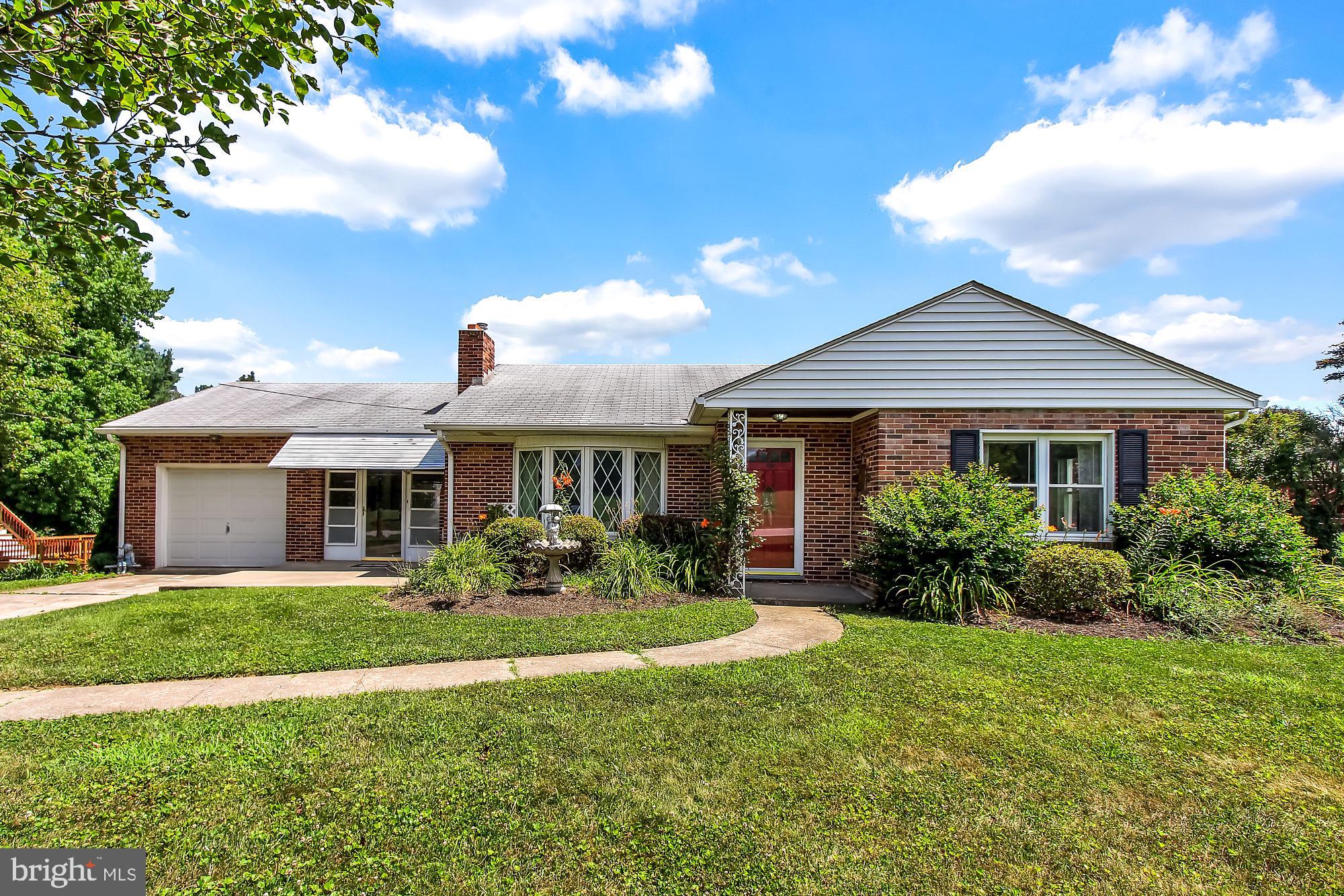 561 Locust Grove Road York, PA 17402 - Photo 1 of 25 Gallery Image 1