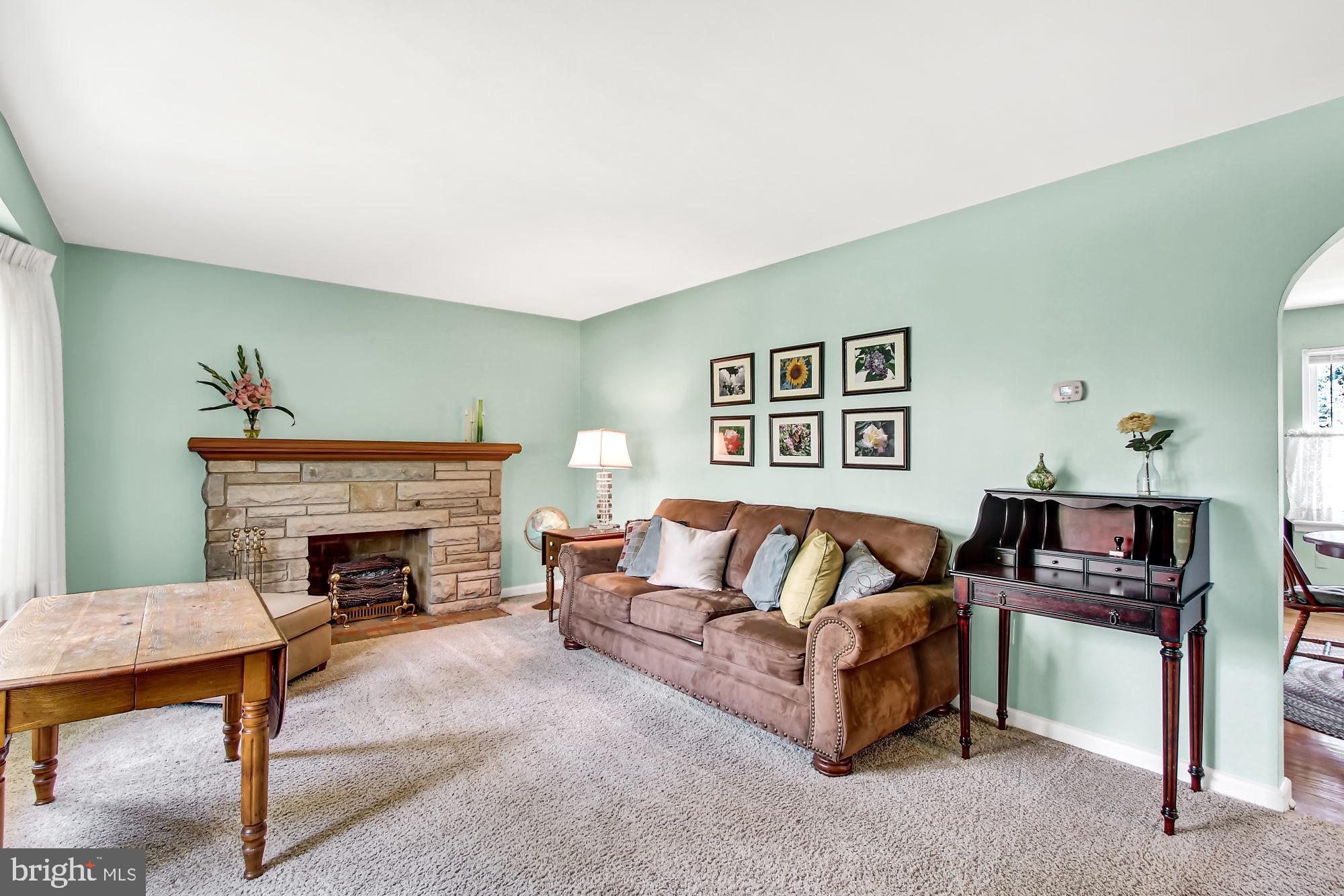 561 Locust Grove Road York, PA 17402 - Photo 2 of 25 Gallery Image 2